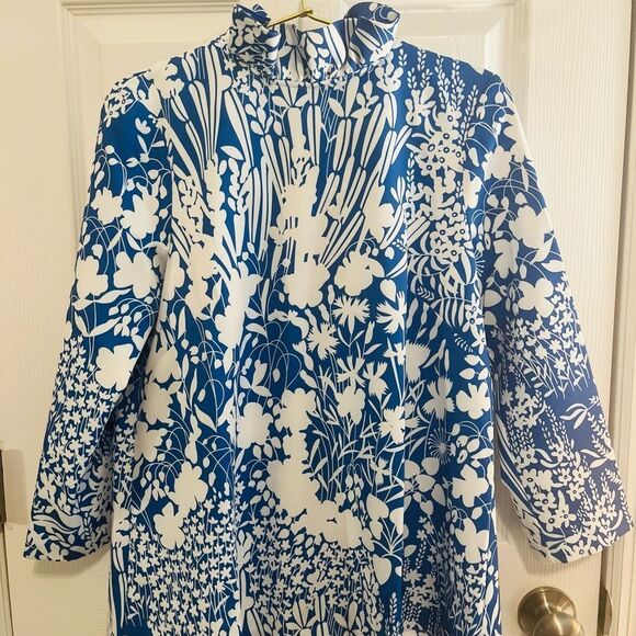 Tuckernuck Blue and White Graphic 3/4 Sleeve Blouse - Picture 8 of 10
